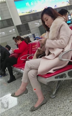 粉衣小姐姐