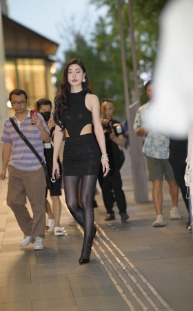 黑丝包屯裙美女3A8363[5.18G]