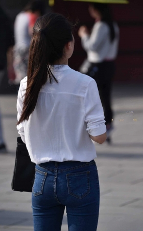 2016-11-14紧身牛仔少妇11张 [11P]