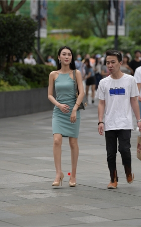 长发连体包臀裙小姐姐(93P)