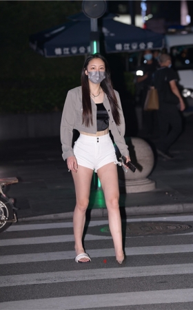 白色热裤小姐姐(43P)