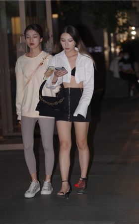 夜拍小姐姐(55P)