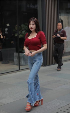 红衣牛仔美女(138P)