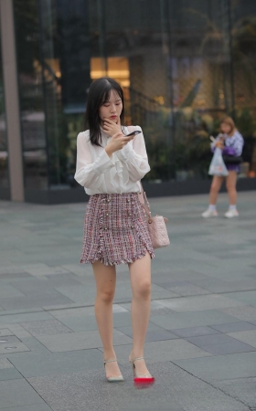 好美的小姐姐有点高冷3A3585[184M]