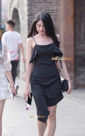 长裙气质美女 [13P]
