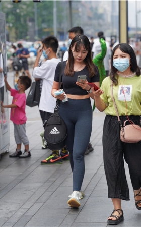 （套图）漂亮的丰腴紧身美女(85P)