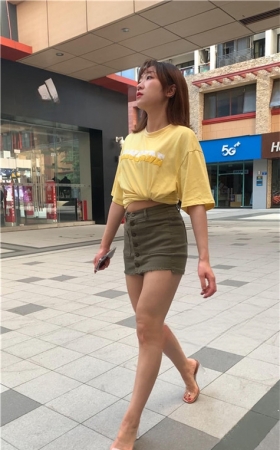 （视频）绿色短裙女孩
