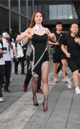 黑丝美女(102P)