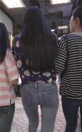牛仔裤妹子