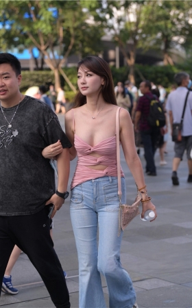 性感的低X牛仔美女(80P)