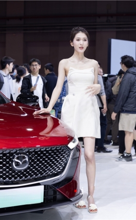 白色连体裙美女【套图+视频】