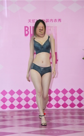 内衣秀美女(153P)