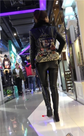 紧身皮裤美女