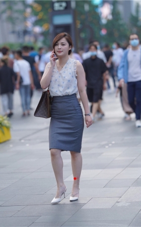 街拍高腰包屯长裙MM【套图+视频】