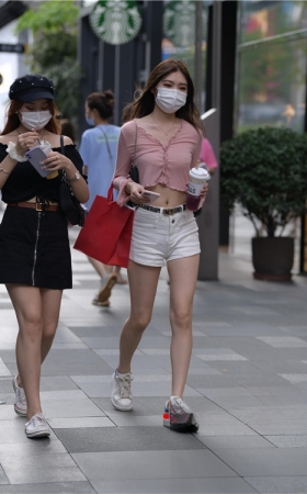 露肚挤的粉衣小姐姐(122P)