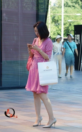 8-3 成熟少妇，性感高跟 [10P]