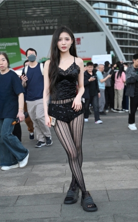 性感的黑丝美女(65P)