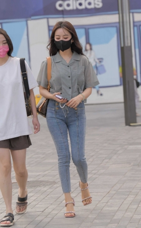 紧牛小姐姐 [25P]
