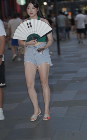 热裤美女(31P)
