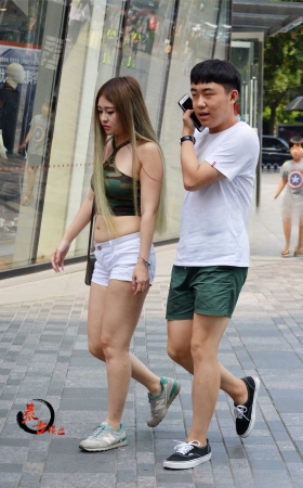 10-10 白色热裤漏脐装 [15P]