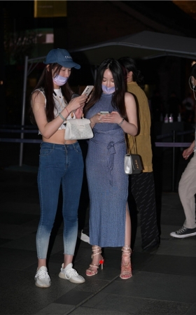牛仔包屯俩美女(121P)