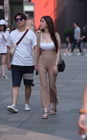 笑容甜美的女友