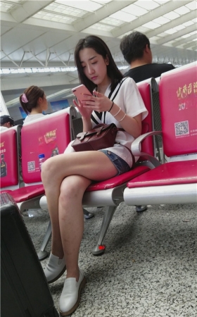 漂亮的长腿美女