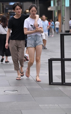 真的好喜欢这种热裤大白腿3A1729[435M]