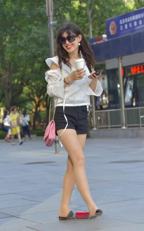 超薄诱人肉丝小妹3A3354[74M]