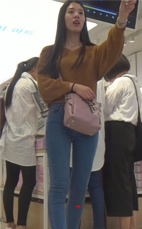 紧身蓝牛小妹