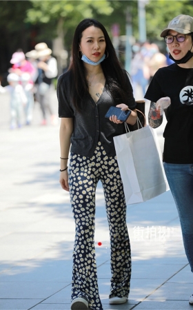 漂亮的紧身裤小姐姐(83P)