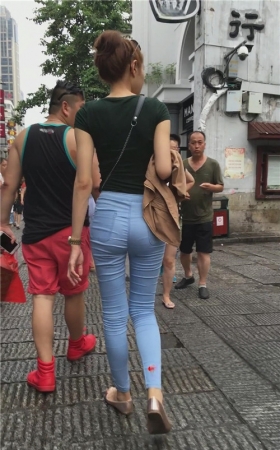 牛仔裤小姐姐