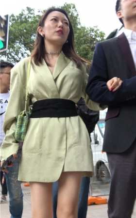 黑色短袖小姐姐