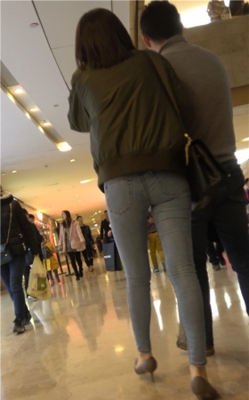 紧身牛仔裤小姐姐