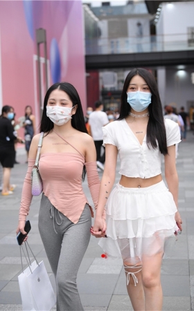 两个逛街的小美女(113P)