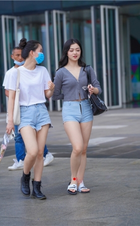 漂亮的牛仔热裤美女(47P)