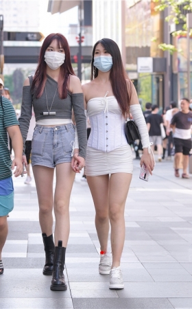 热裤包臀俩美女(128P)