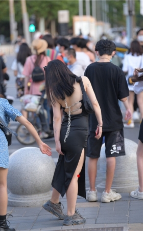 黑色连体包臀裙美女(50P)