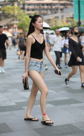 黑色吊带美女(96P)