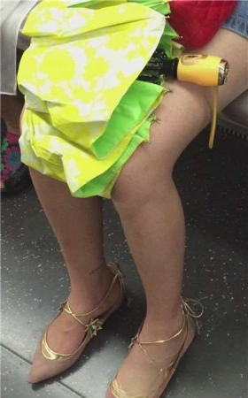 偶遇路边清纯的油亮丝袜少女 [205P5V-3.76GB]