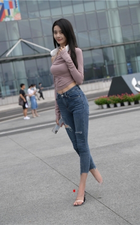 紧身牛仔裤长腿美女(138P)