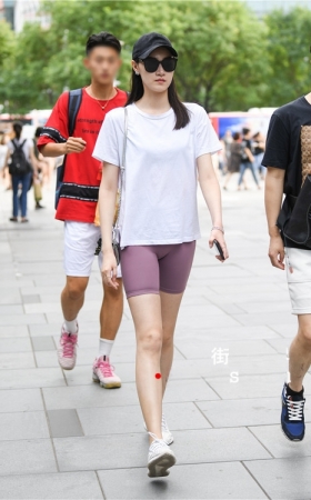 长腿紧身裤美女(42P)