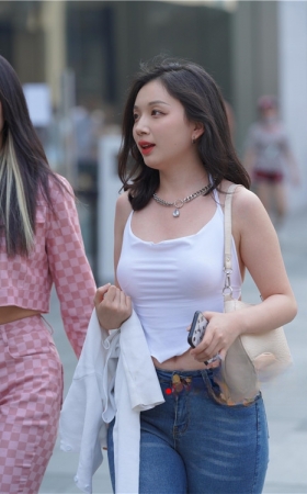 漂亮的紧牛小美女(141P)