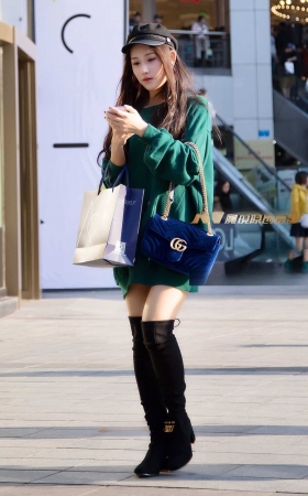 清纯可爱的长靴美女 [17P]