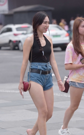 热裤美女 [13P]