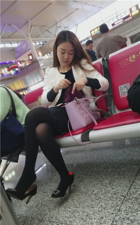 白衣黑丝美女