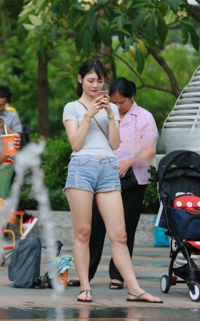 牛仔热裤少妇 [12P]
