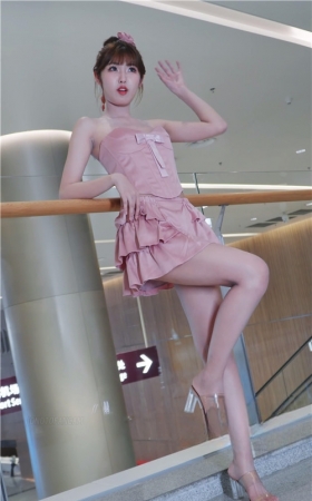 长腿高跟美女