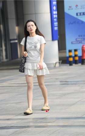 白裙肉丝小妹(63P)