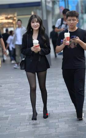 黑丝美女(130P)